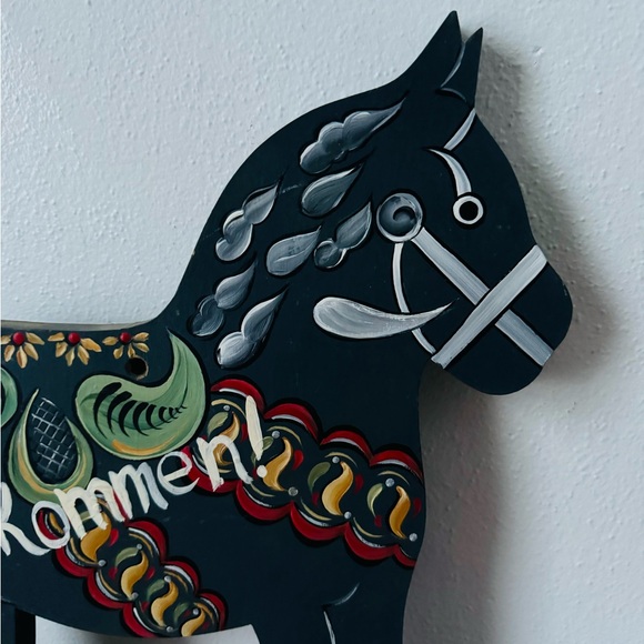 Hand painted vintage Swedish dala horse Valkomen welcome sign - Picture 4 of 10